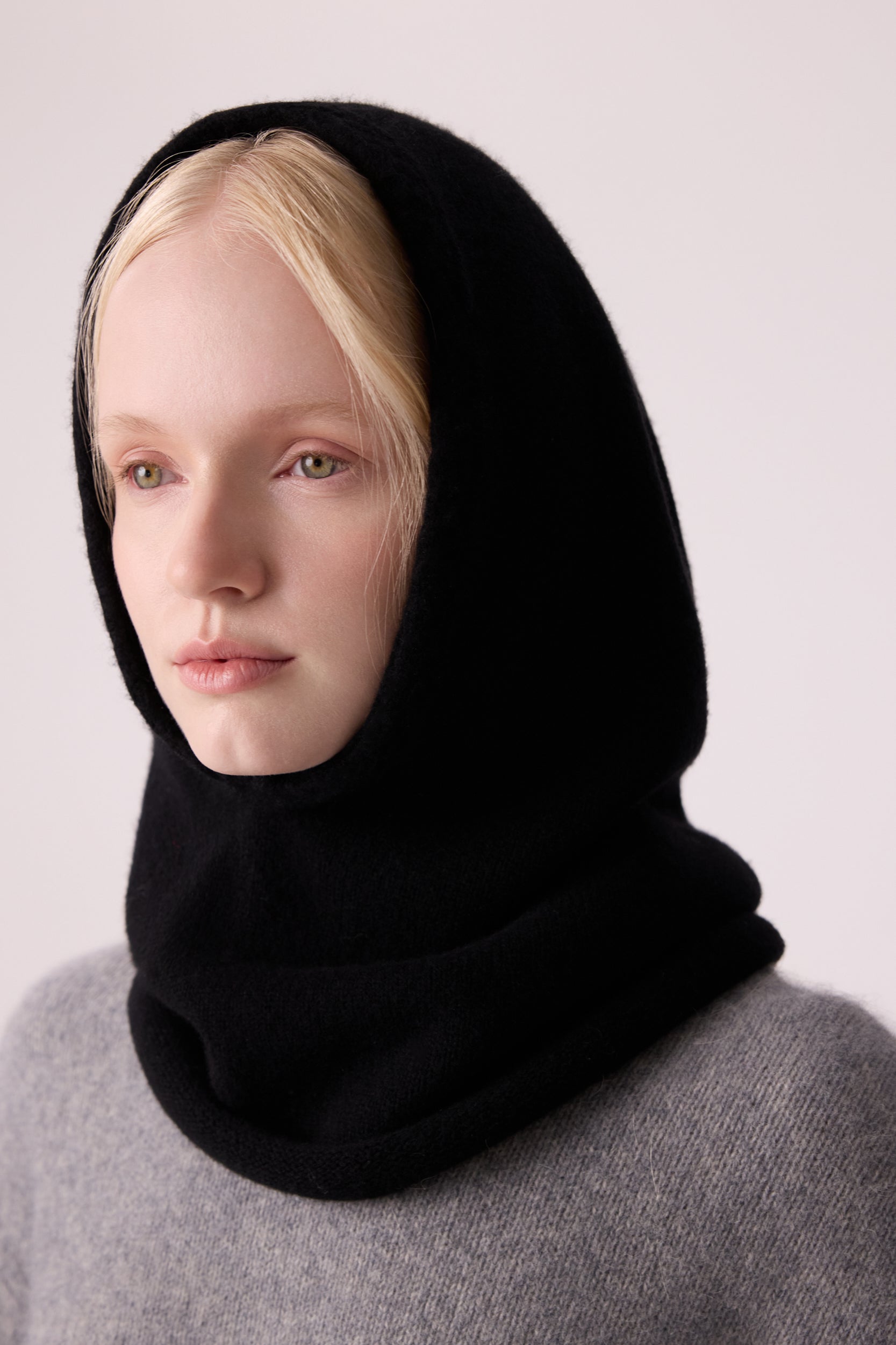 Merino wool hood-scarf PINXIT