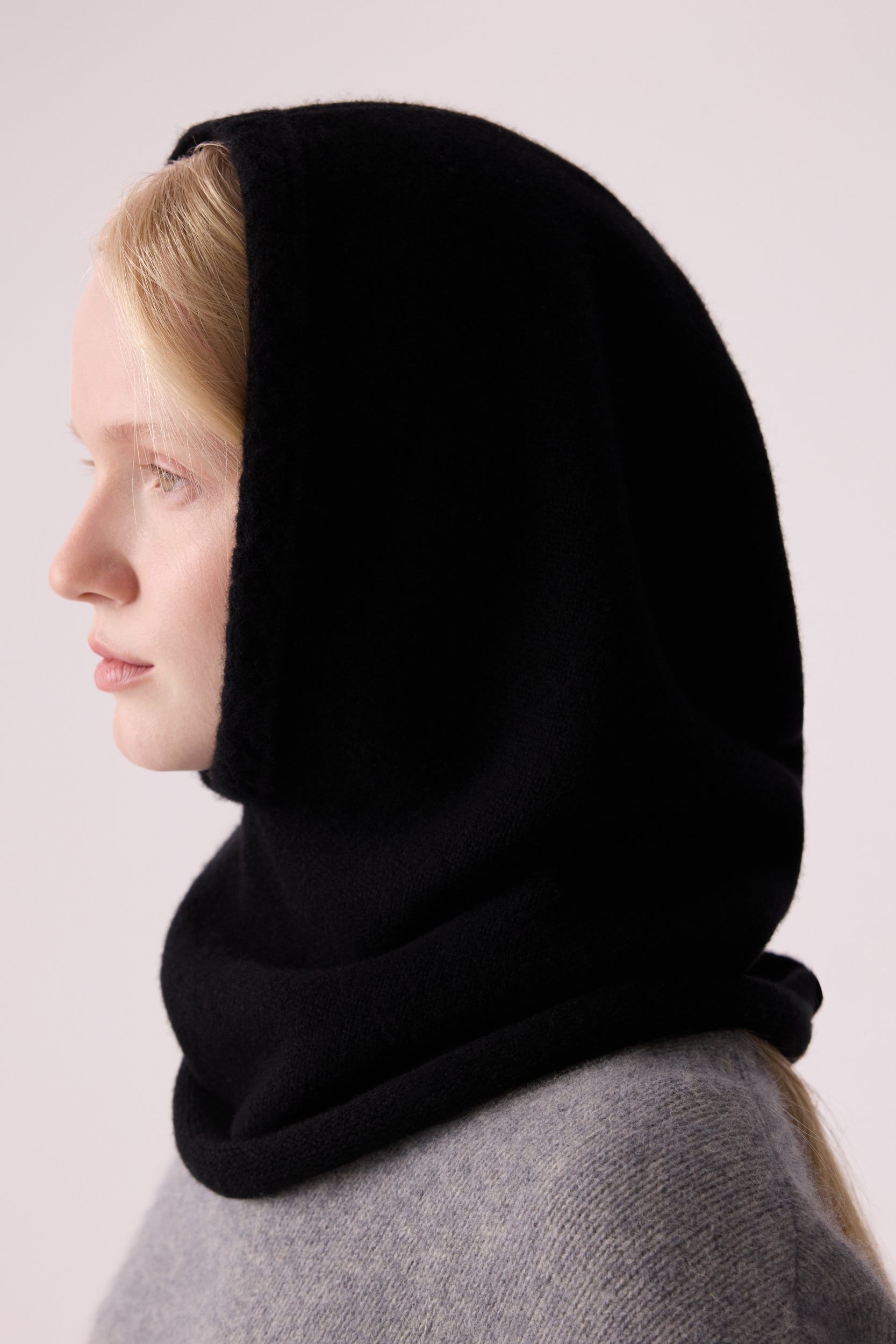 Merino wool hood-scarf PINXIT