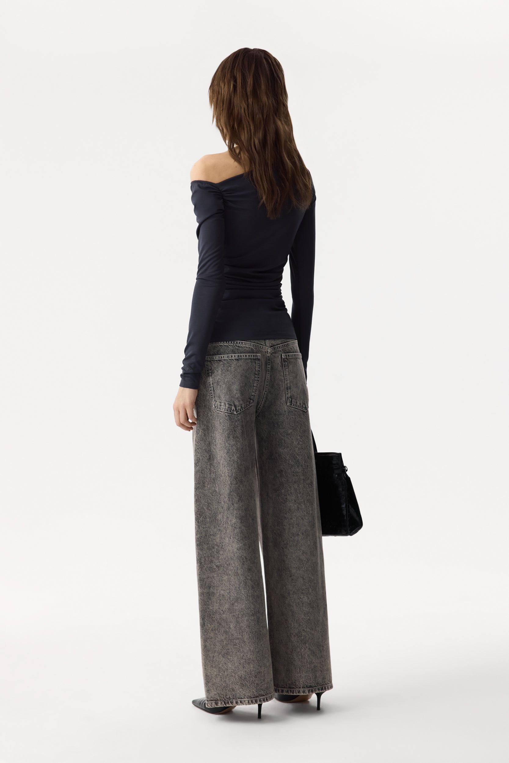 Asymmetrical long-sleeve with draping PINXIT