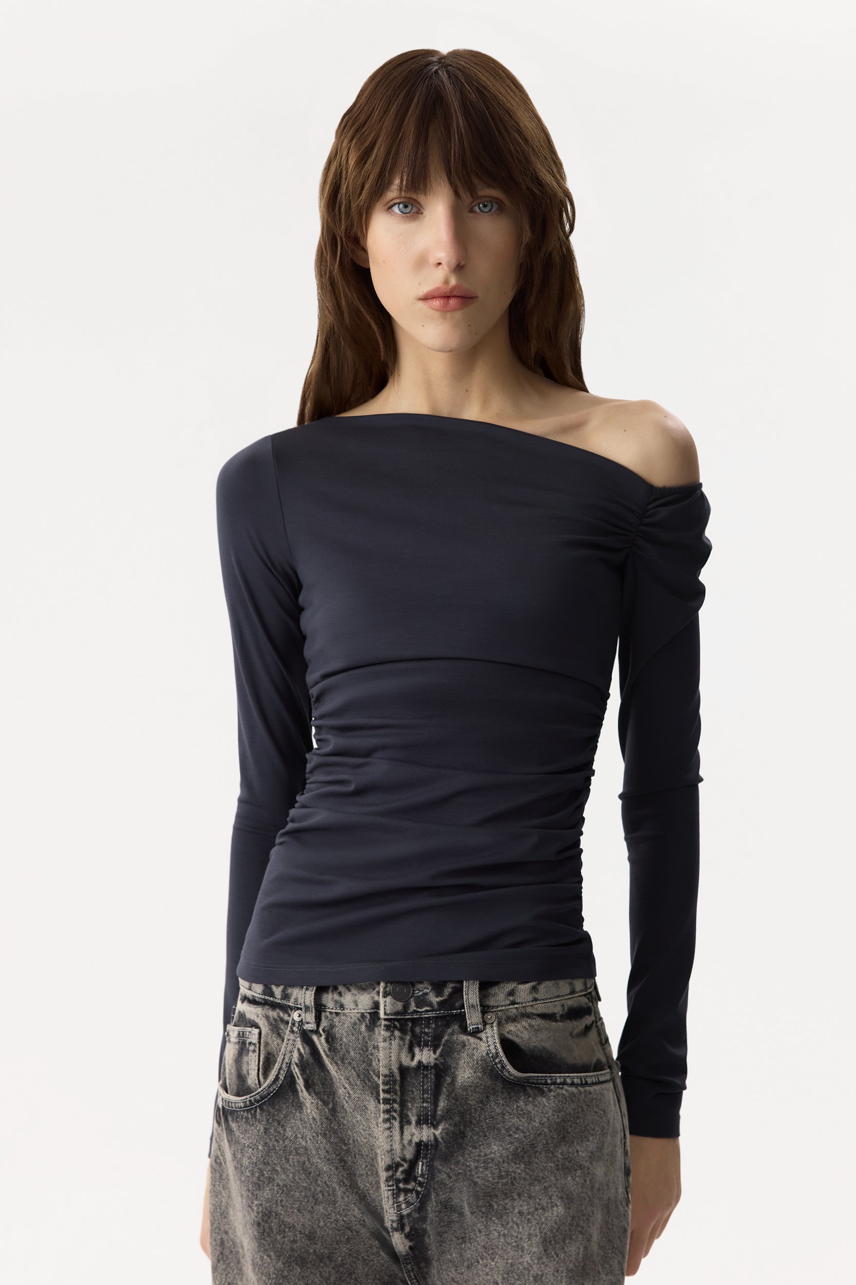 Asymmetrical long-sleeve with draping PINXIT